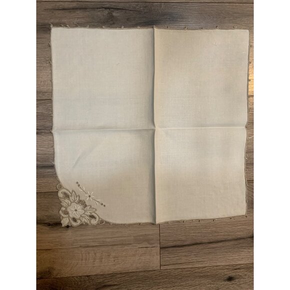 7 Linen Napkins Floral Tan and White Flower on Cream 16 x 16" - Picture 3 of 5